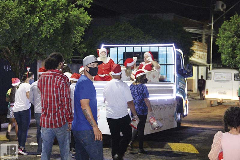 Carreta Batidão da Alegria chega com Papai Noel nesta sexta em Castilho –  Roni Paparazzi